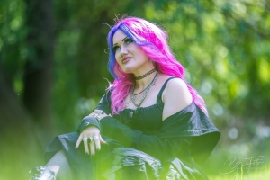 2024-05-04-Fotosetkání ve Stromovce - Viki Wicca Kury