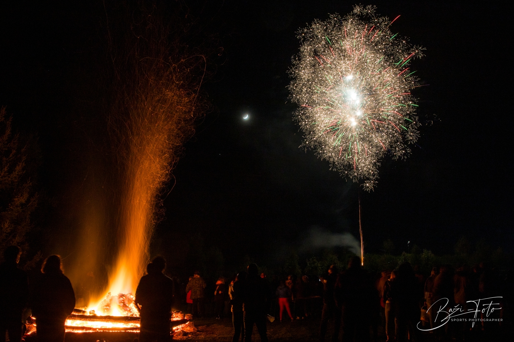 Focení ohňostroje na pálení čarodějnic ve Ždírci nad Doubravou