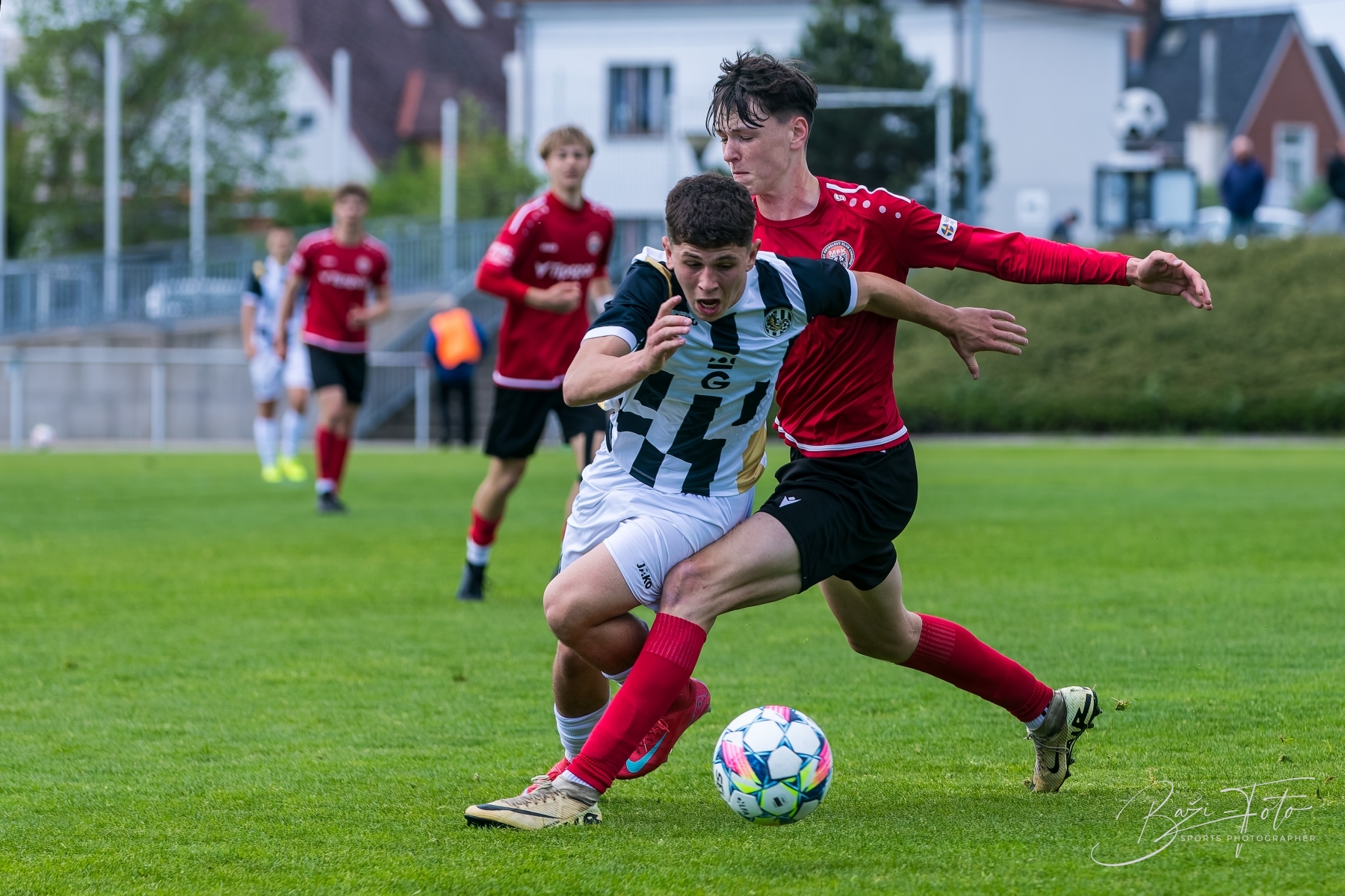 Fotbalová fotografie v akci: Hradec U19 přestřílel Chrudim 6:2