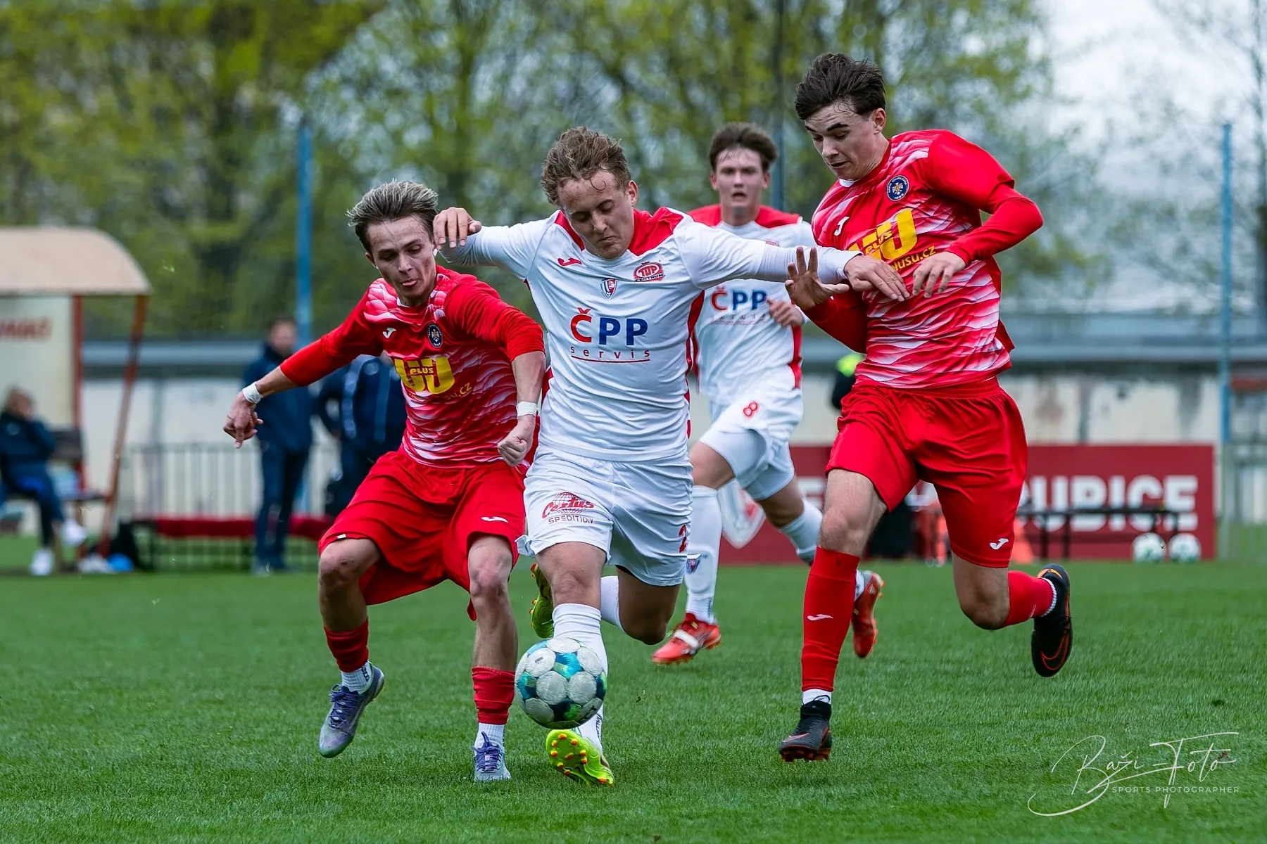 Chrudim zvládla derby v Pardubicích 2:0, zápas plný soubojů i emocí